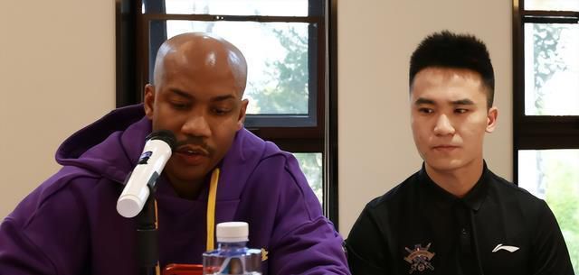 不过尤文球迷对贝纳德斯基的发言以及贝纳德斯基可能回归似乎并不热烈欢迎。